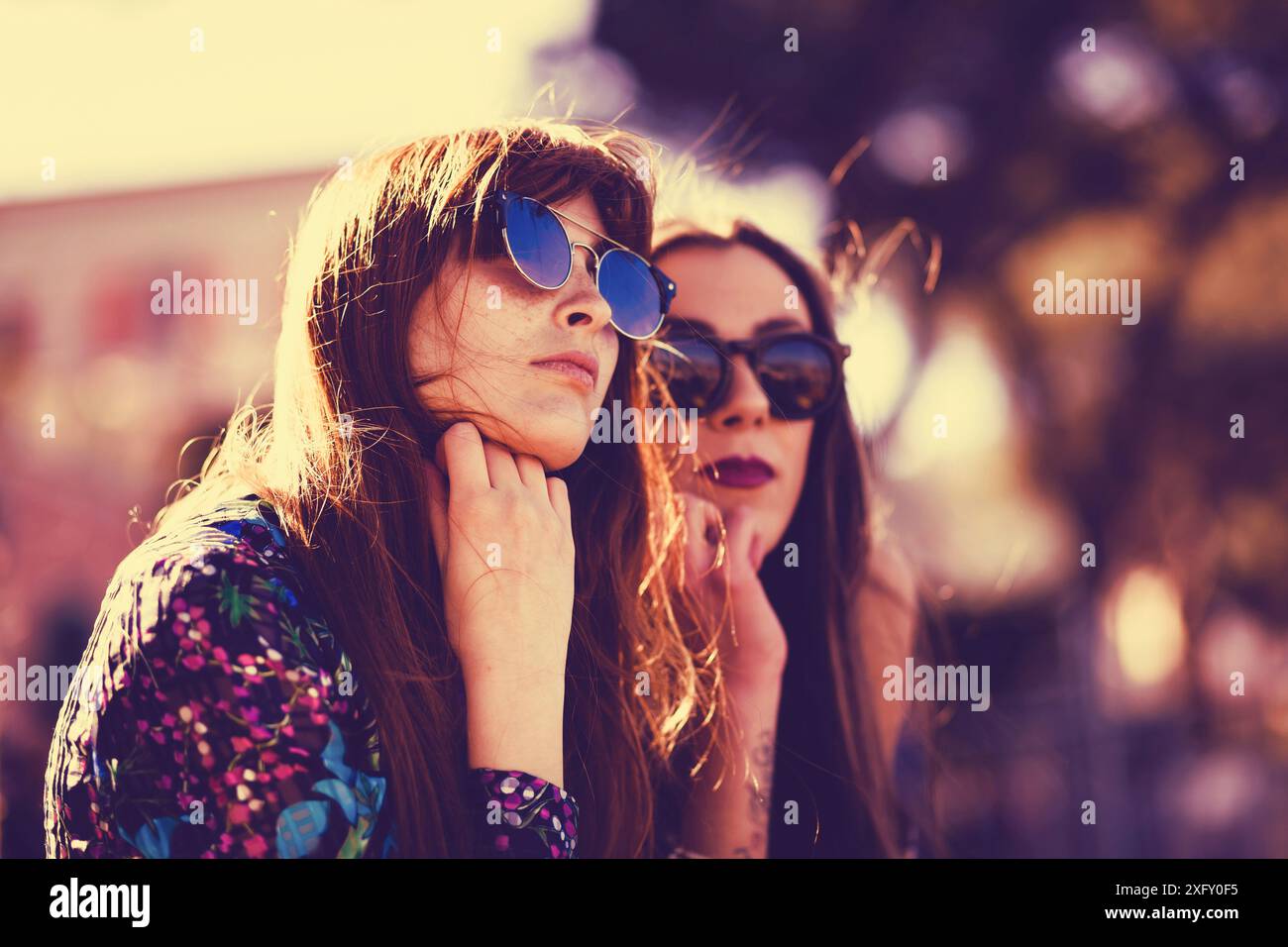 Close up Portrait von zwei Freunden Freizeit bei Sonnenuntergang in Neapel. Stockfoto
