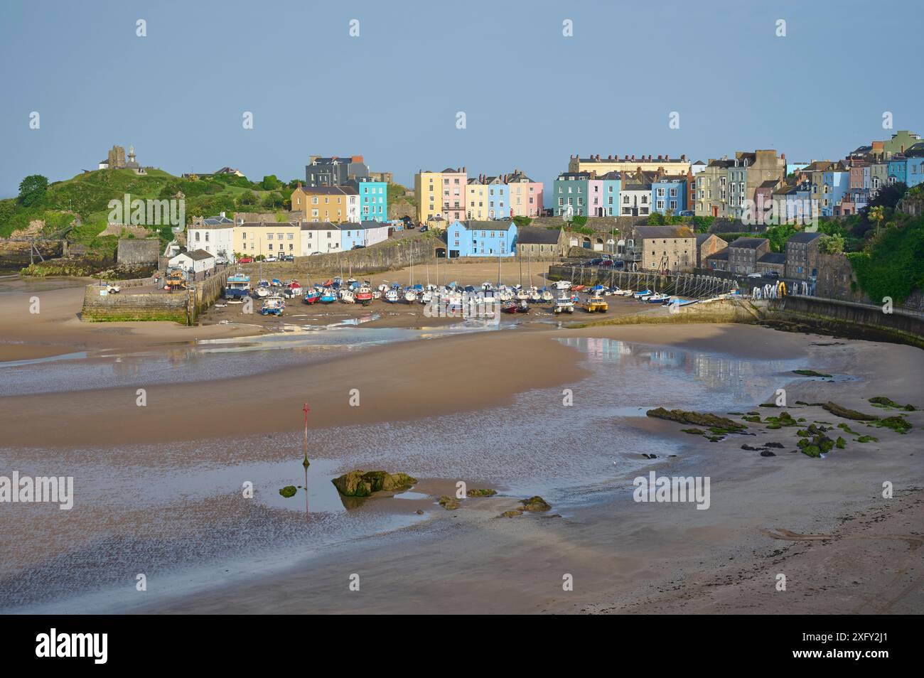 Strand, Hafen, Meer, Himmel, Wolken, Summer, Tenby, South Pembrokeshire, Wales, Vereinigtes Königreich Stockfoto