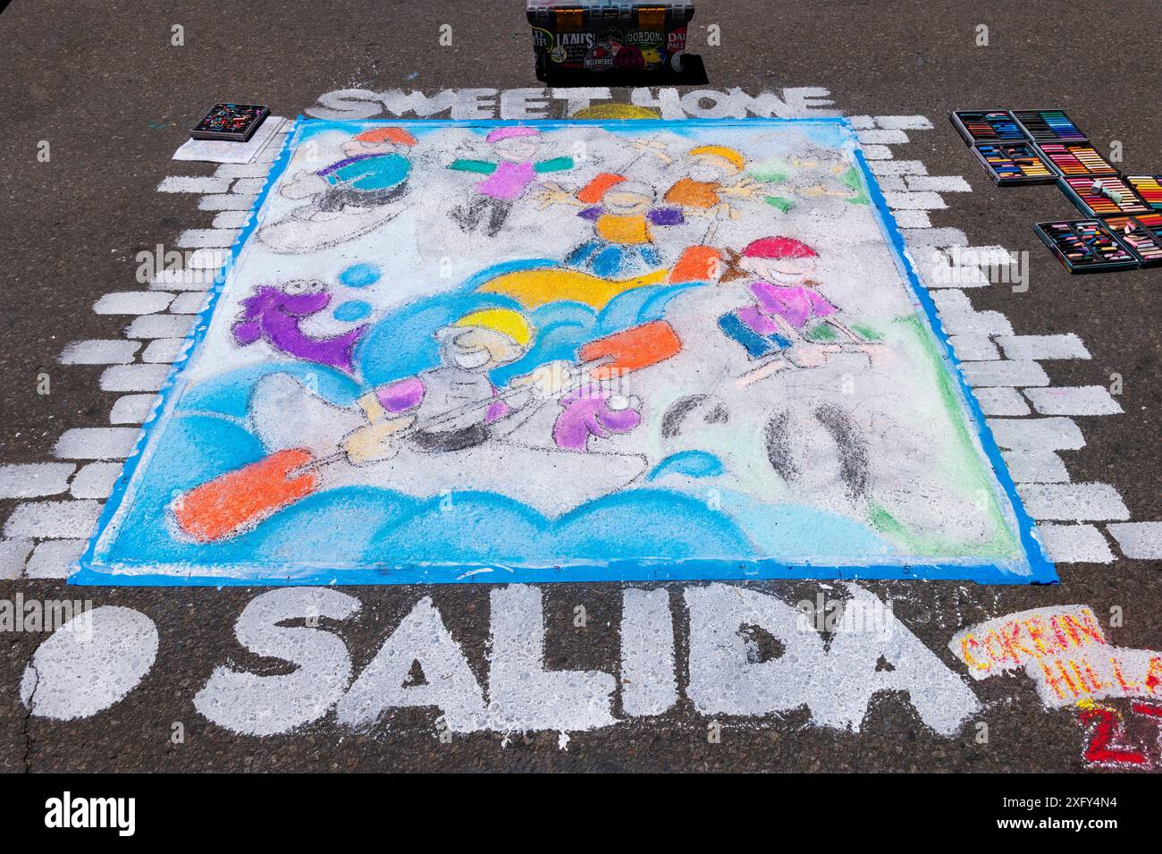 Kreidekunst auf dem Bürgersteig; Salida; Colorado; USA Stockfoto