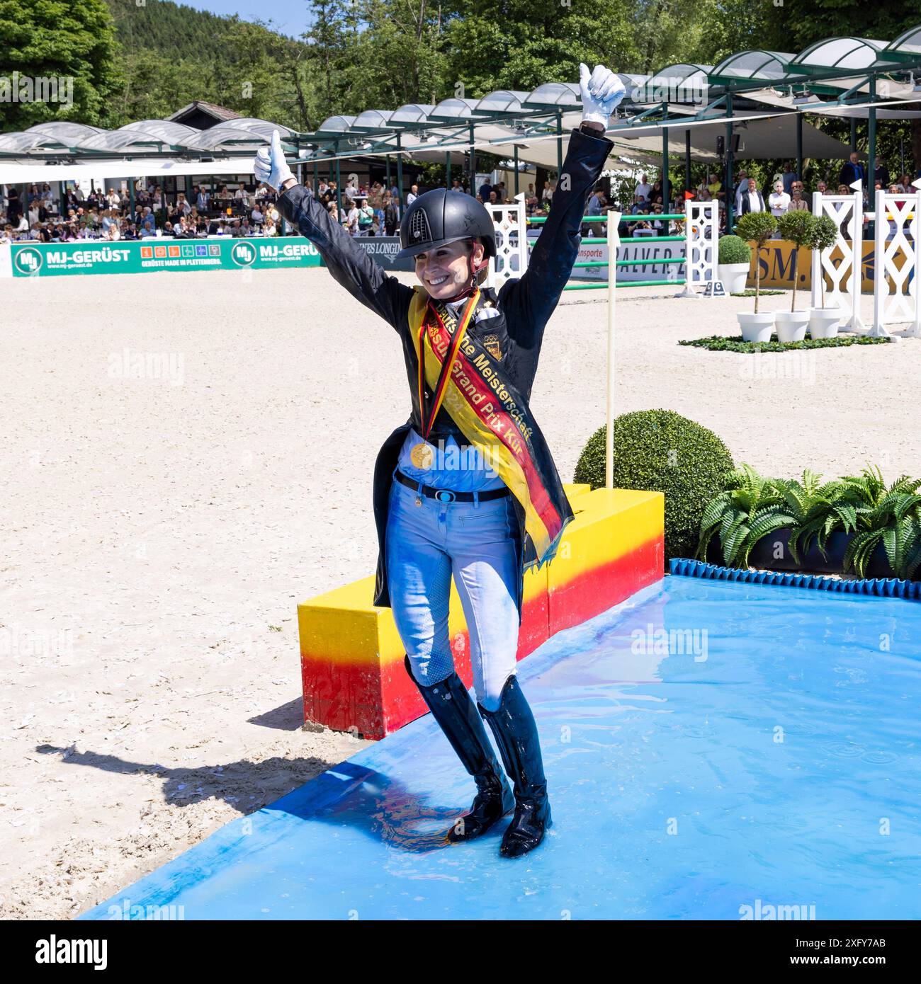 Longines Balve Optimum 2024 am 09.06.24 in Balve, Schloss Wocklum, Jessica von Bredow Werndl, Deutsche Dressur Grand Prix Freestyle Championships 2024 Stockfoto