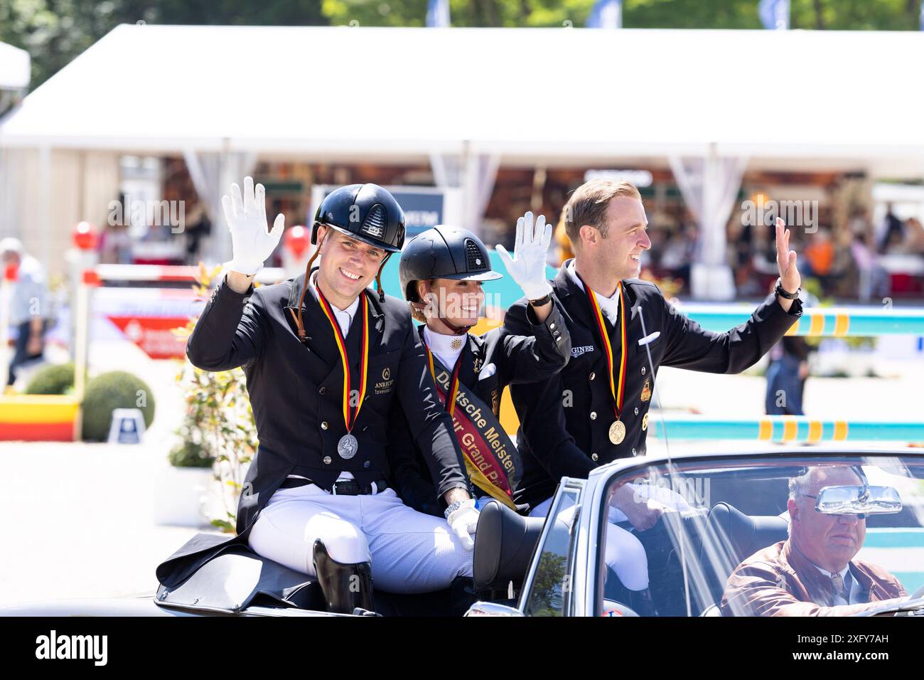 Longines Balve Optimum 2024 am 09.06.24 in Balve, Schloss Wocklum, Thomas Hellmann, 623Jessica von Bredow Werndl (GER), TSF Dalera BB, 300 WANDRES Frederic (GER), Herzog von Großbritannien FRH, Rothenberger Sönke, Deutsche Dressur Grand Prix Freestyle Championships 2024 Stockfoto