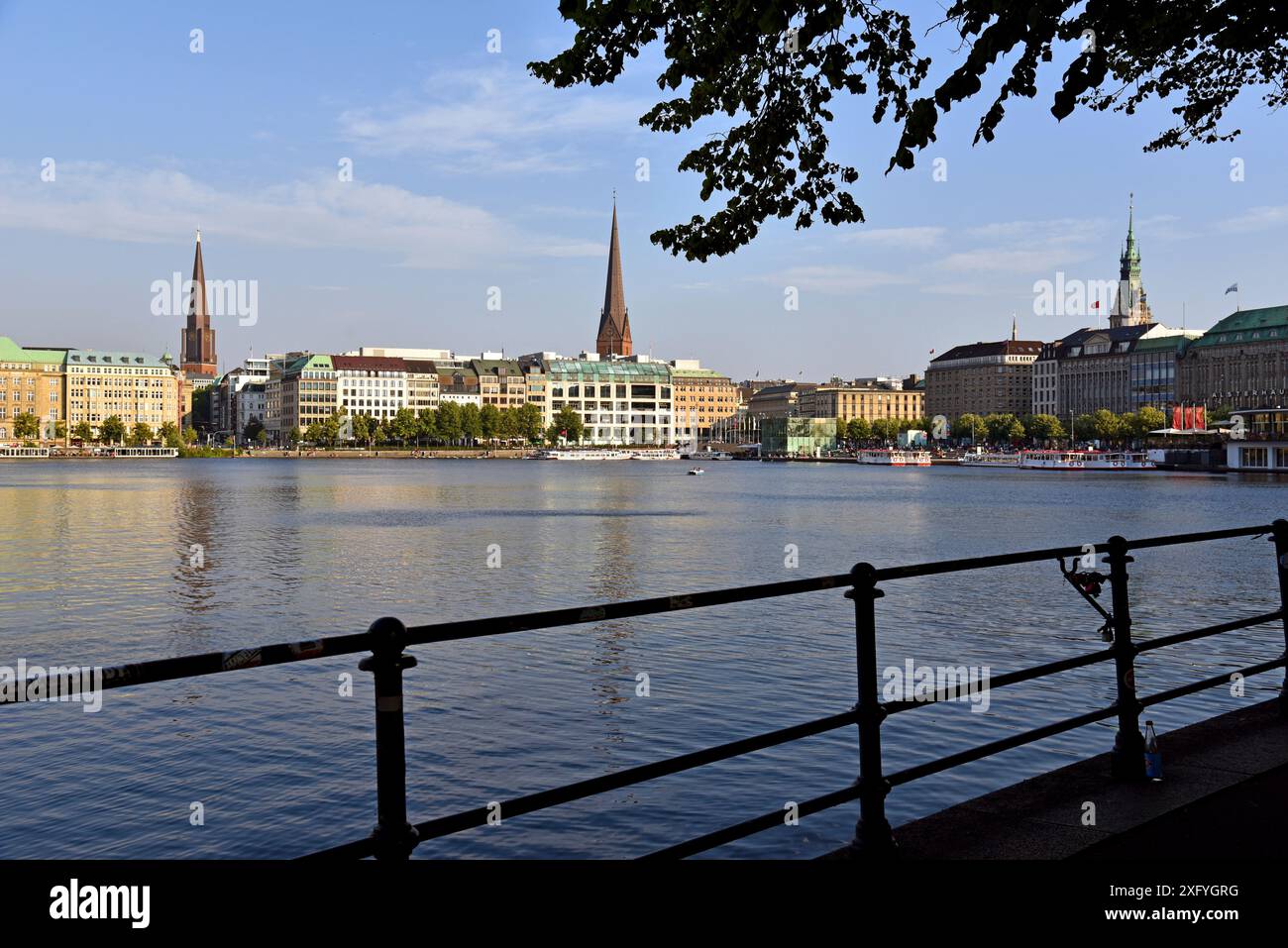 Europa, Deutschland, Hansestadt Hamburg, Jungfernstieg, Binnenalster, Blick zum Ballindamm Stockfoto