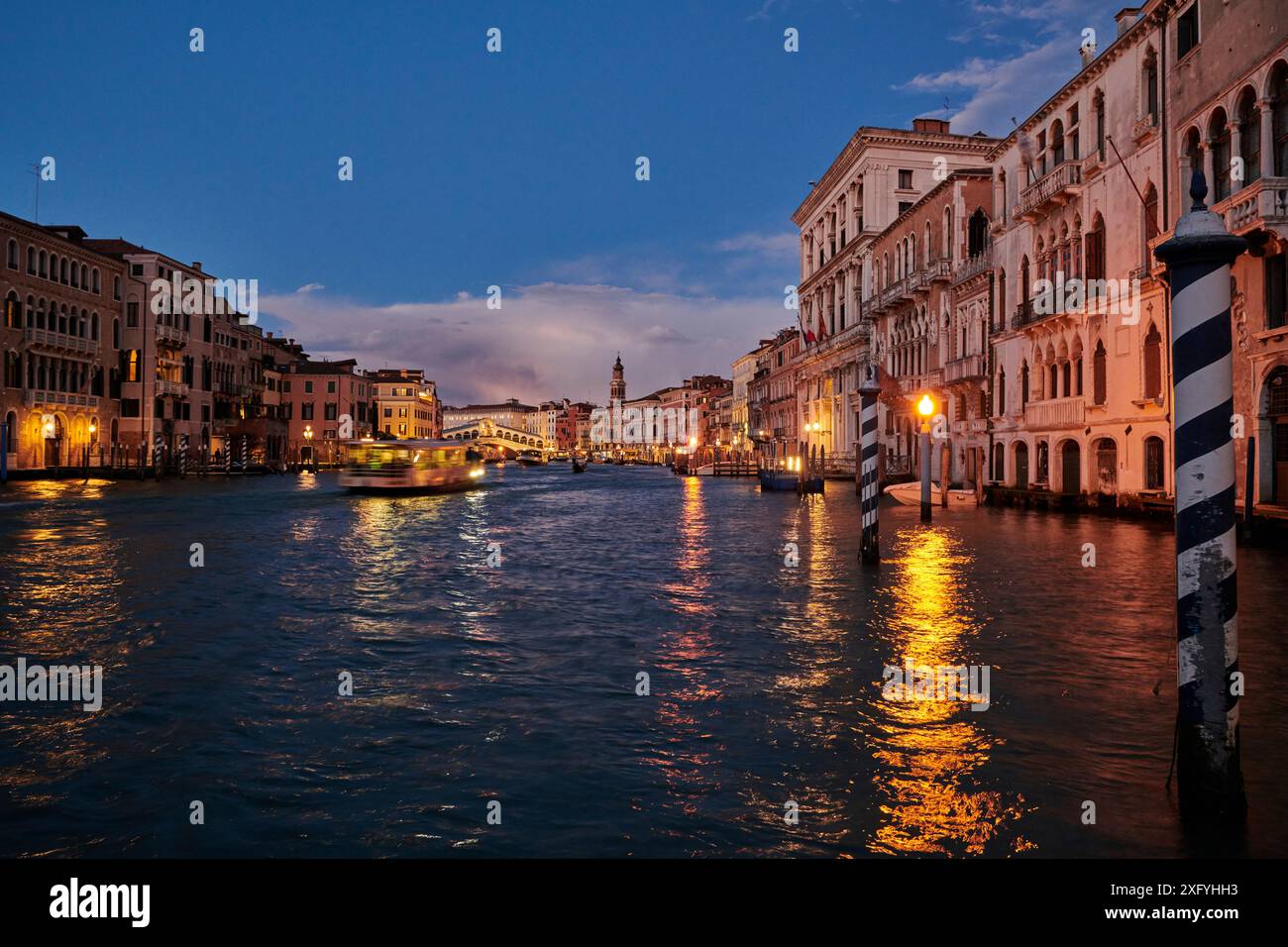 Canal Grande in der Abenddämmerung Stockfoto