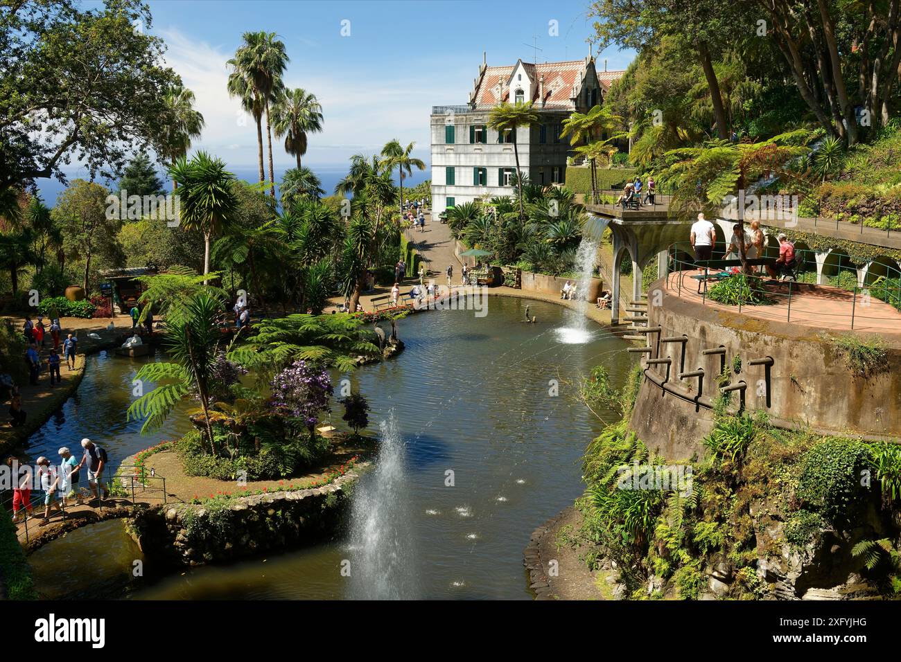 Monte Palace mit Blick auf den Palast Jardim Tropical Monte Palace, Tropical Garden, Monte District, Funchal, Madeira Island, Ilha de Madeira, Atlantik, Portugal Stockfoto