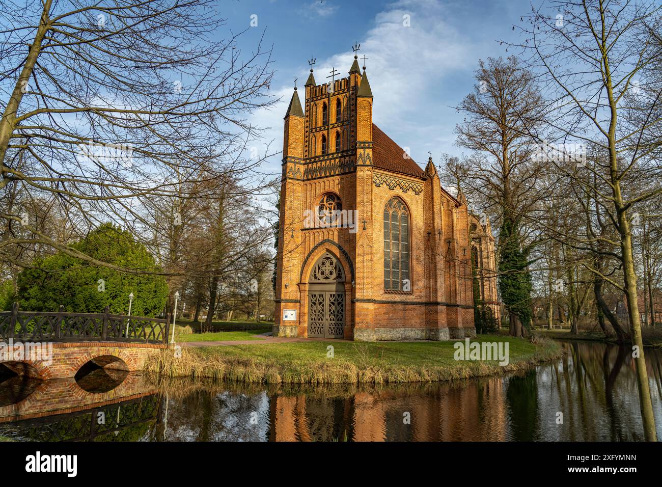 Die katholische Kirche St. Helena und Andreas im Schlosspark Ludwigslust in Mecklenburg-Vorpommern Stockfoto