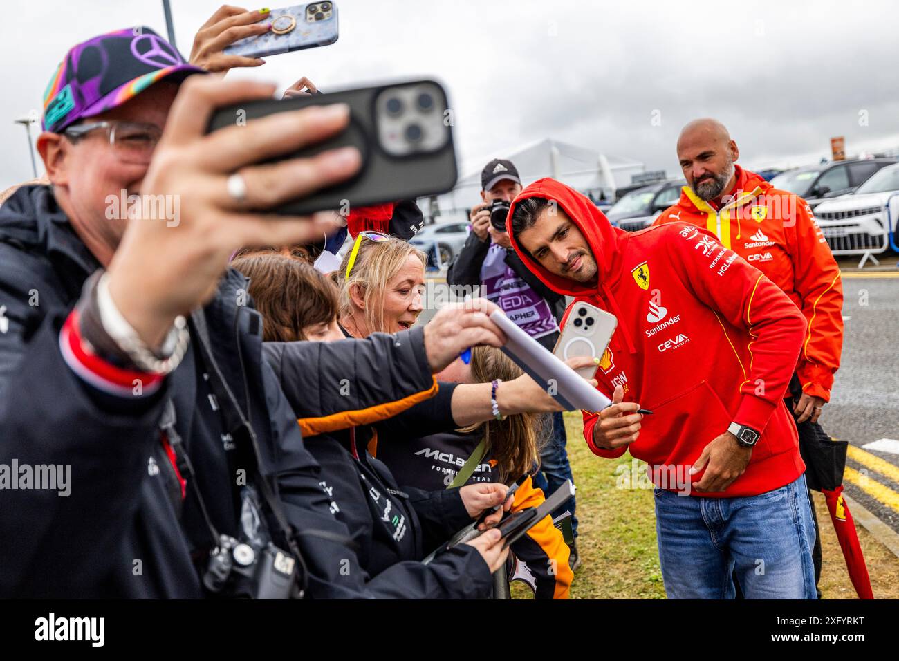 Carlos Sainz Jr. (ESP) - Scuderia Ferrari - Ferrari SF-24 - Ferrari während des Freien Trainings am 2. Tag, freitag, 5. Juli 2024 des Formel 1 qatar Airways british Grand prix 2024, der vom 5. Juli bis 7. Juli 2024 auf der silverstone-Strecke stattfinden soll Stockfoto