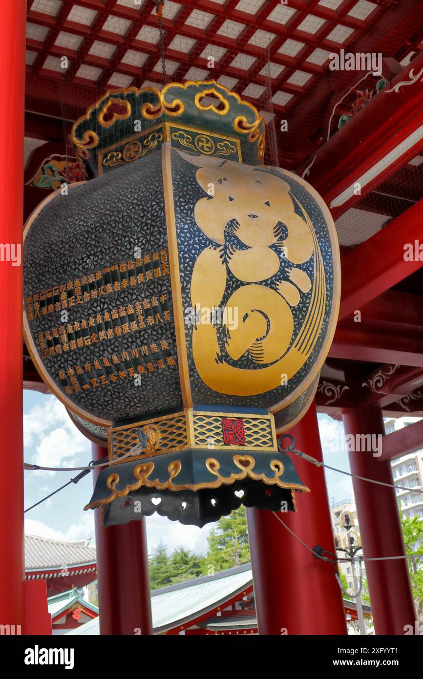 Große Torlaterne (Hozomon) im Senso-JI-Tempel in Asakusa, Sumida, Tokio, Japan Stockfoto