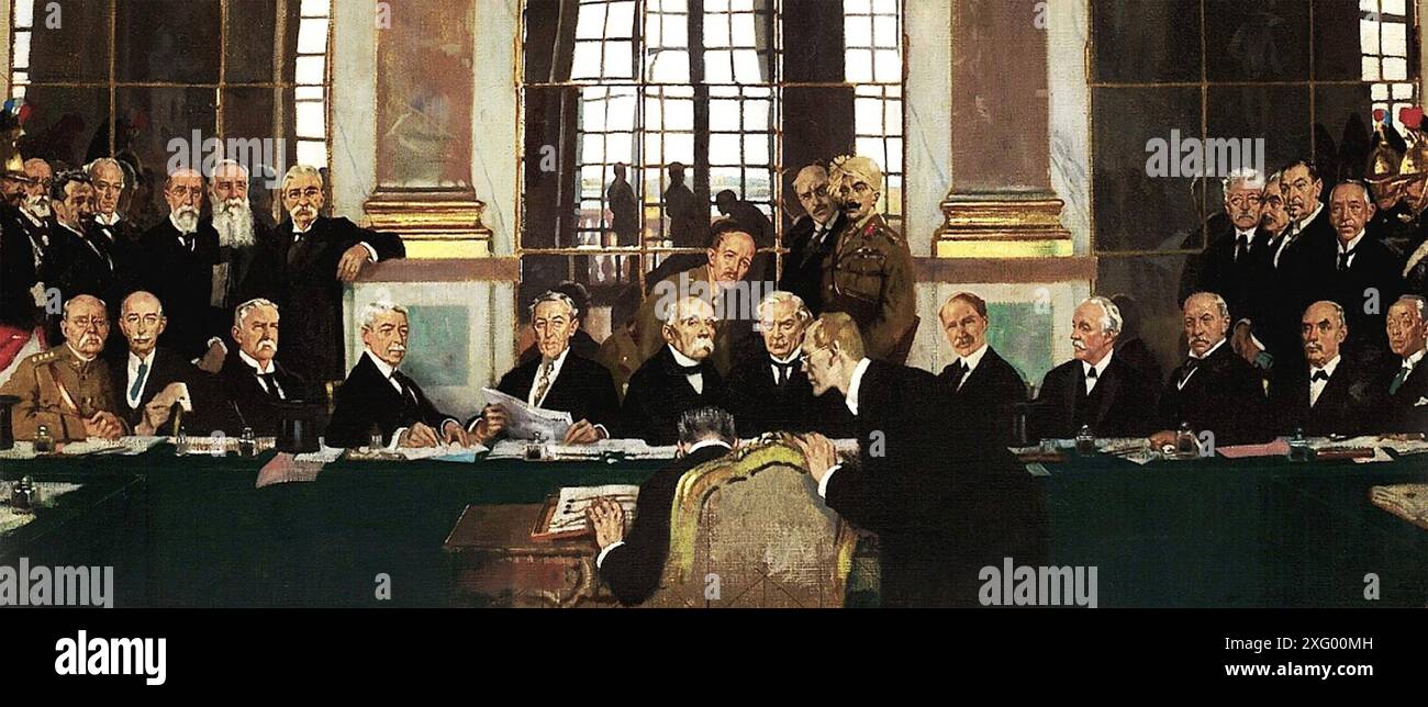 VERTRAG VON VERSAILLES der deutsche Delegierte Johannes Bell unterzeichnete den Vertrag im Spiegelsaal, umgeben von Mitgliedern der Alliierten.28. Juni 1919 Stockfoto
