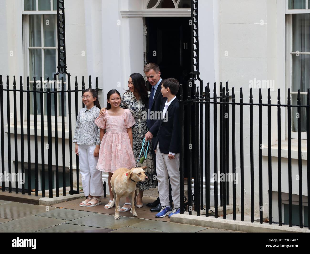 London, Großbritannien. Juli 2024. Der britische Finanzminister Jeremy Hunt verlässt die Downing Street 11 mit seiner Familie zum letzten Mal nach Rishi Sunaks Rücktritt. Quelle: Uwe Deffner/Alamy Live News Stockfoto