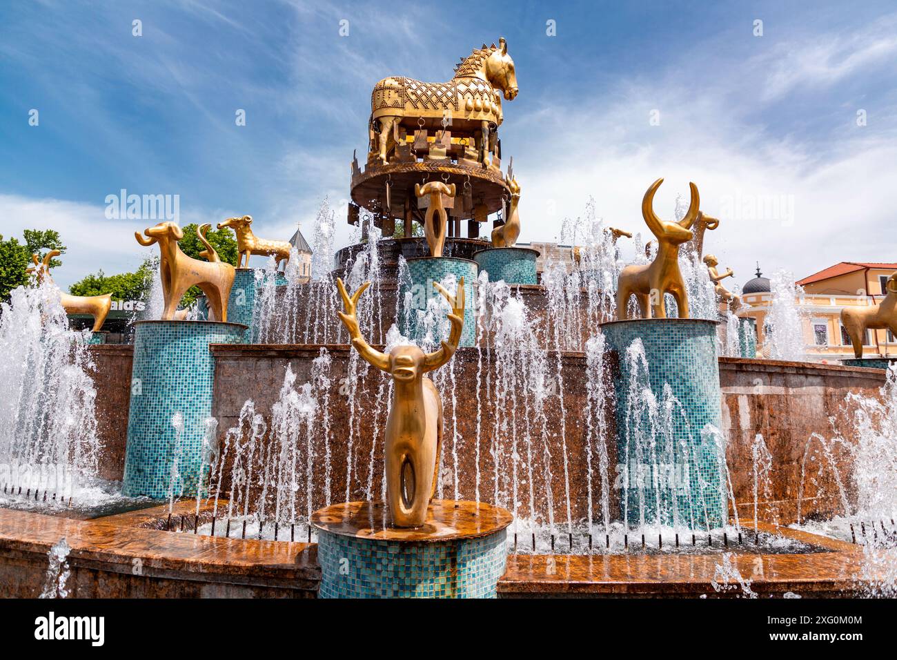 Colchis oder Kolkha Brunnen mit dreißig Tierstatuen, die das alte georgische Erbe darstellen, befindet sich auf dem zentralen Platz in Kutaisi. Stockfoto