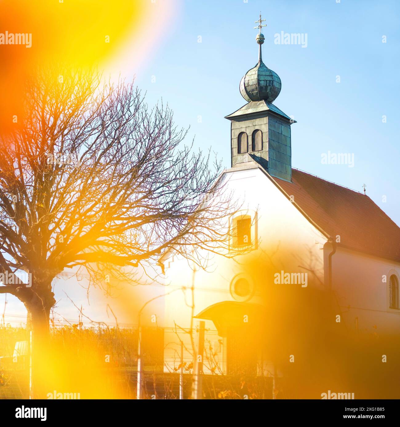 Herbstliche Weinberge, Weingartenkapelle in Neckenmarkt, Bezirk Oberpullendorf, Burgenland, Österreich Stockfoto