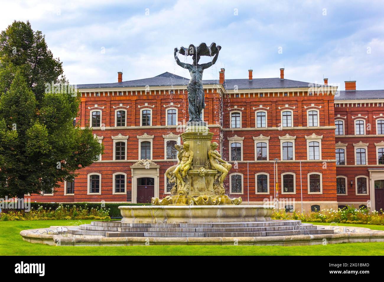 Renaissanceskulptur mit Brunnen am Postplatz in Goerlitz Stockfoto