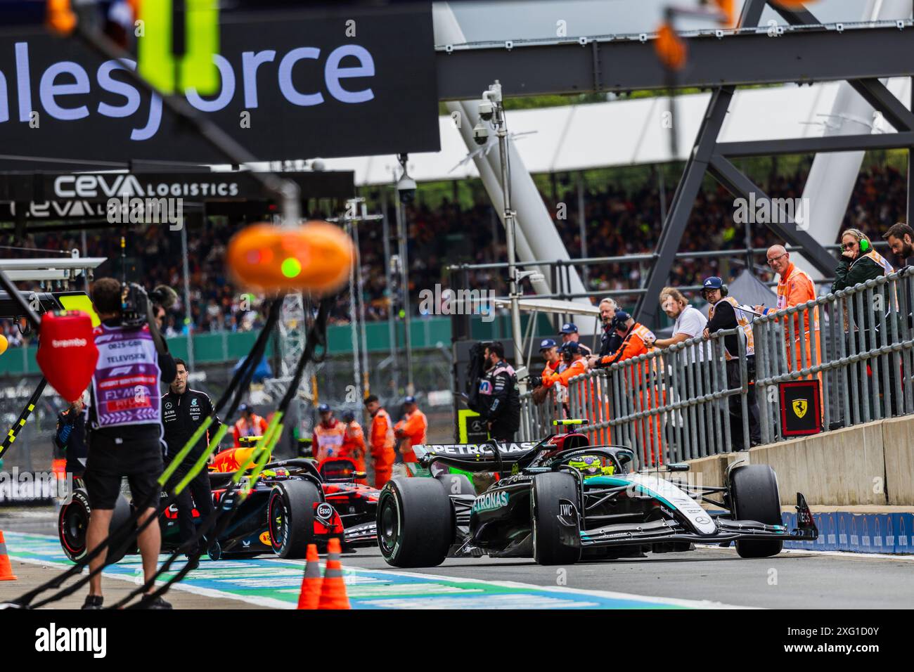 Silverstone Circuit, Towcester, Großbritannien. 5. Juli 2024; Lewis Hamilton aus Großbritannien und Mercedes-AMG PETRONAS F1 Team während des Formel-1-Grand-Prix von British Credit: Jay Hirano/AFLO/Alamy Live News Stockfoto