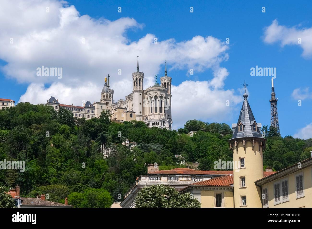 Basilika Notre Dame de Fourviere auf dem Hügel Fourviere in Lyon, Frankreich Stockfoto