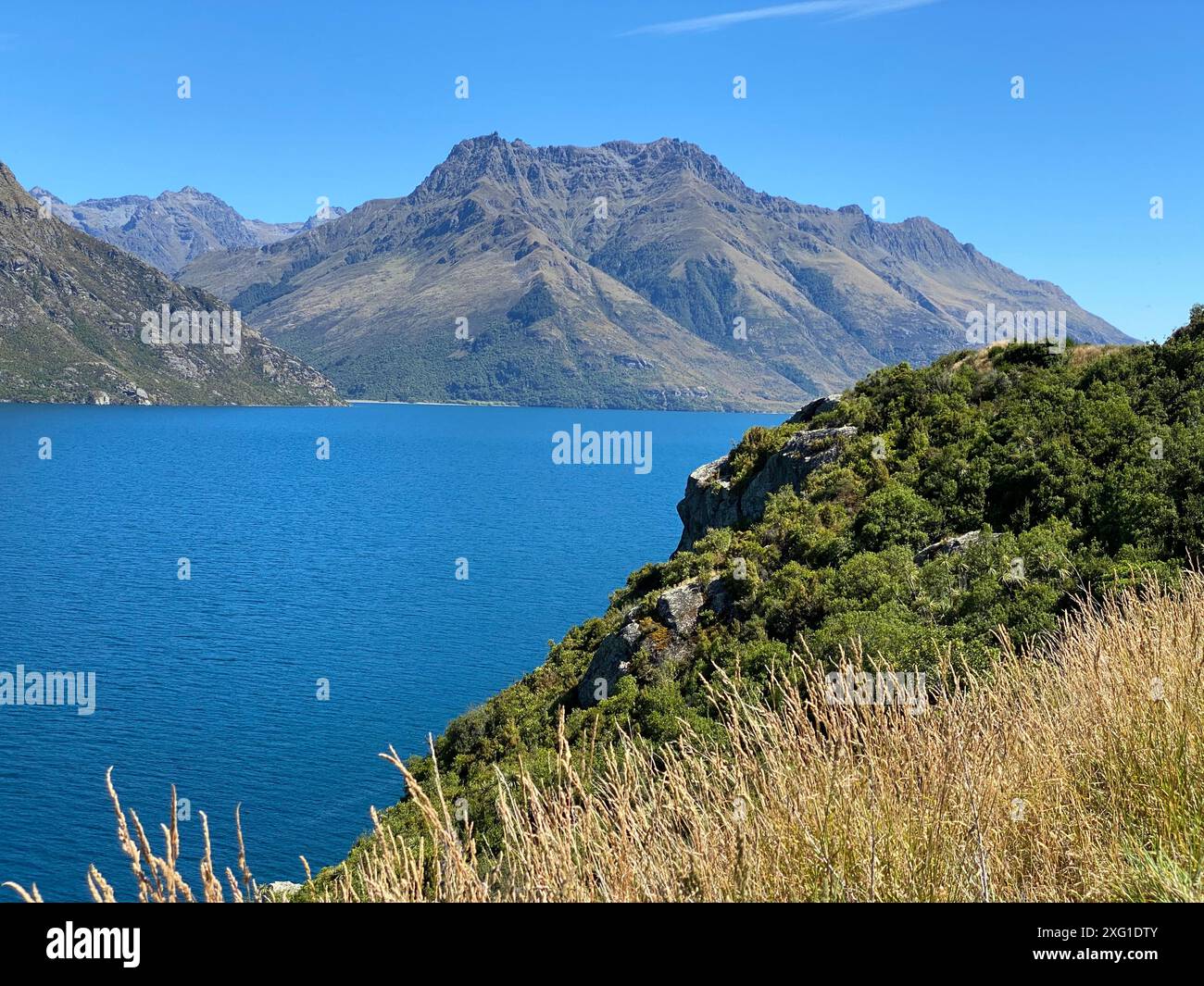 Foto des Lake Wakatipu am südlichsten Ende von Kingston nördlich der Grenze von Otago und Southland auf der Südinsel Neuseelands. Stockfoto