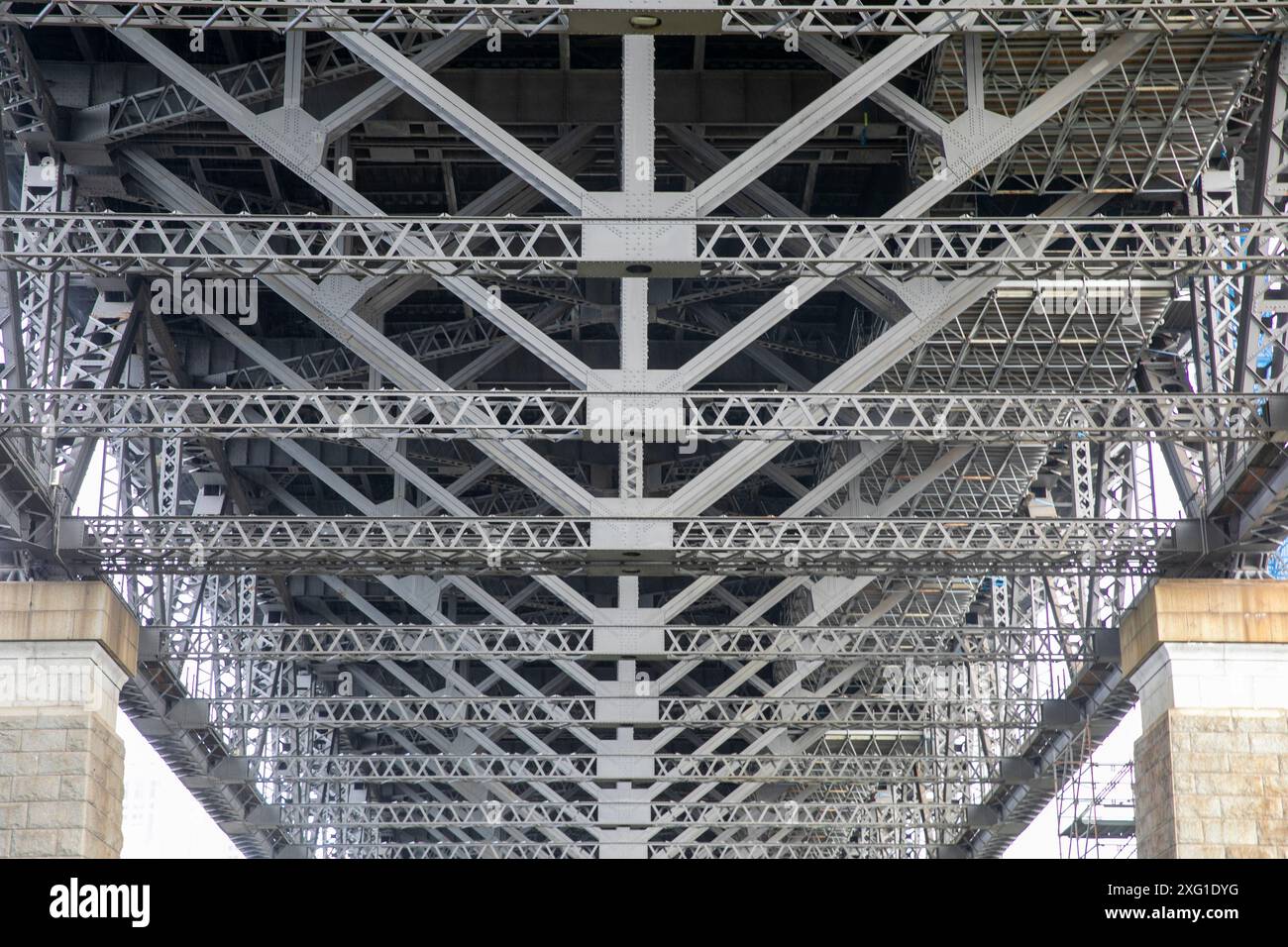 Unterseite der Sydney Harbour Bridge mit Nahaufnahme der Stahlkonstruktion, Sydney, Australien Stockfoto