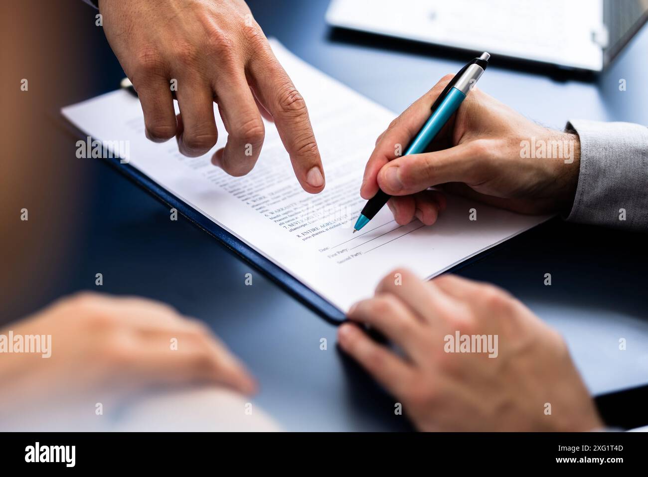 Vertragsdokument Für Mietwohnungen Und Versicherungspapier Stockfoto
