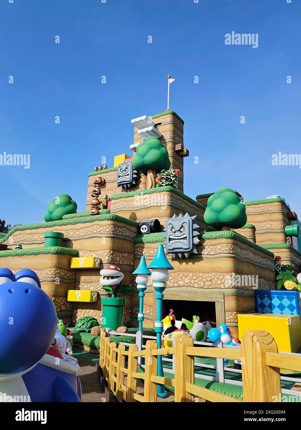 Osaka, Japan – 11. Dezember 2023: Yoshis Abenteuerfahrt in der Super Nintendo World, einem Attraktionsgebiet der Universal Studios Japan. Stockfoto