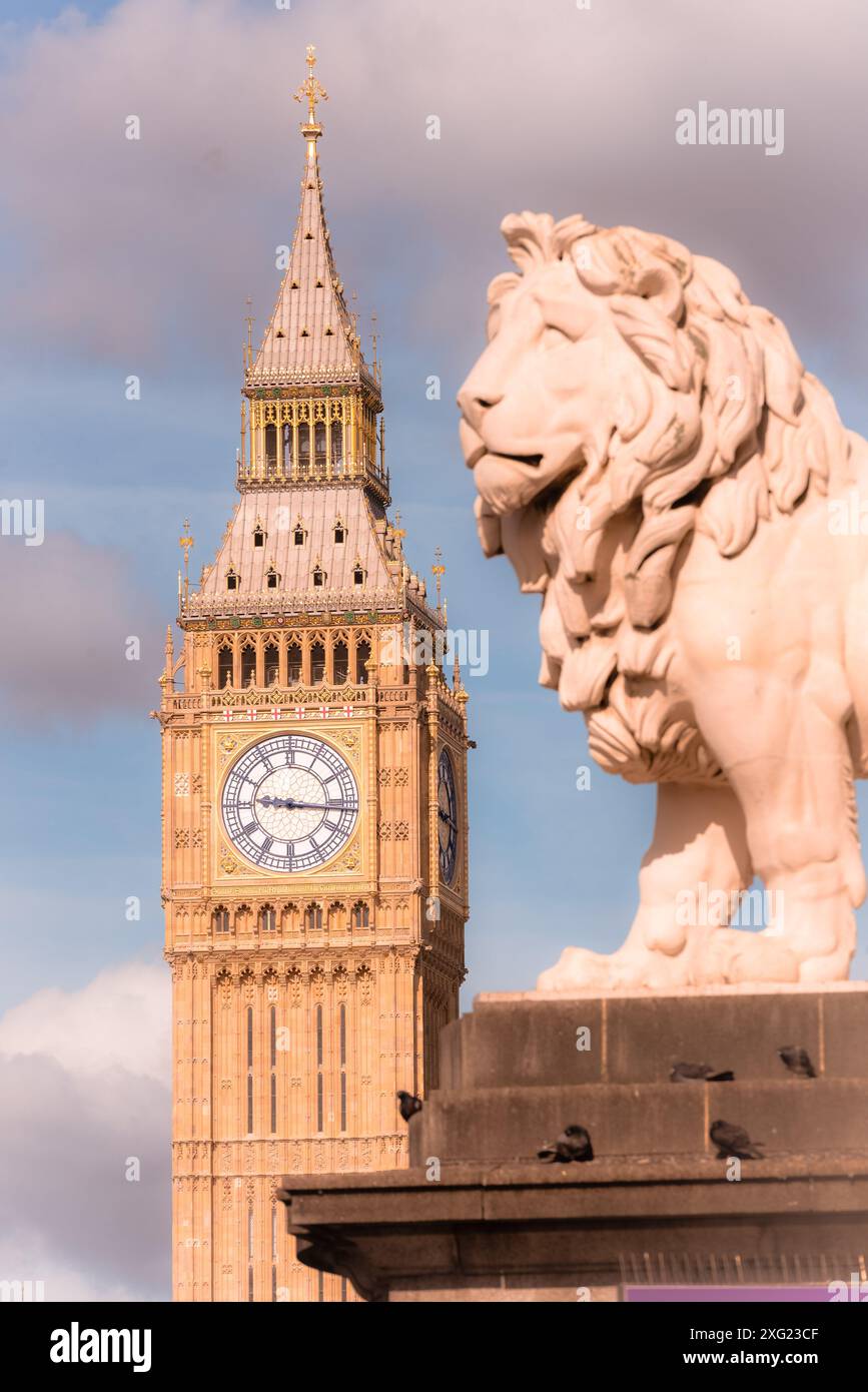 Big Ben mit Statuen Fotografie Stockfoto