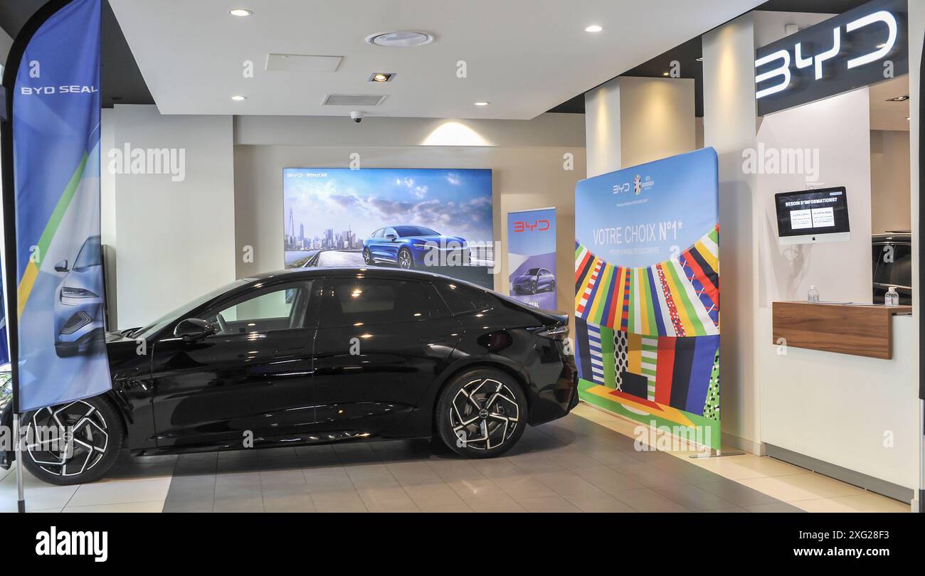 FRANKREICH. PARIS (75) 1. BEZIRK. BYD CHINESISCHE ELEKTROAUTOS AUSSTELLUNGSRAUM Stockfoto