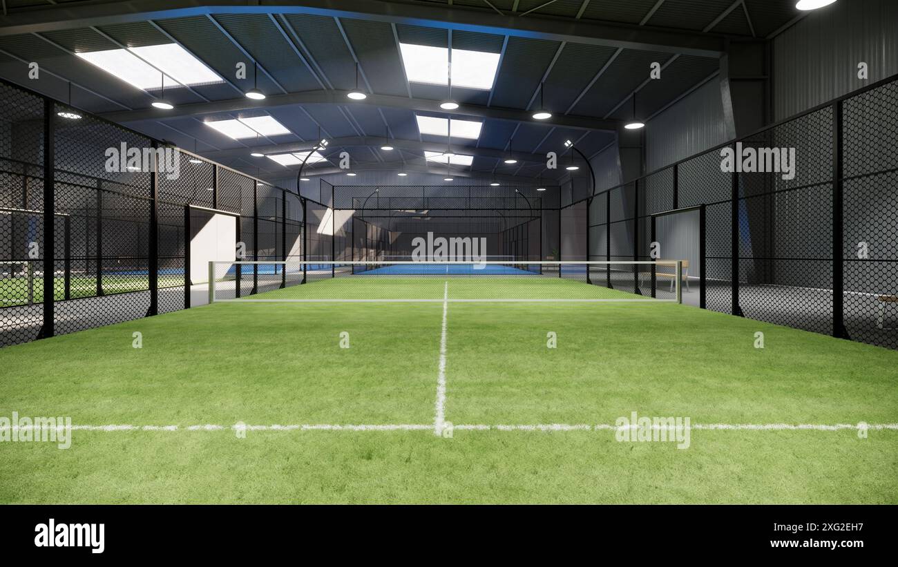Rückansicht der grünen Padel-Tennisplätze in einem Lagergebäude mit Holzbank im Sportkomplex. Mit Lichtern am Vorabend Stockfoto