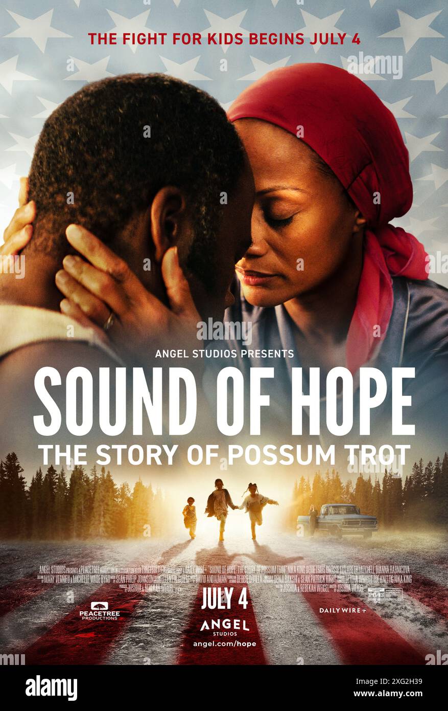 Sound of Hope: The Story of Possum Trot (2024) von Joshua Weigel mit Nika King, Demetrius Grosse und Elizabeth Mitchell. Die wahre Geschichte von Donna und Reverend WC Martin und ihrer Kirche in Ost-Texas, in der 22 Familien 77 Kinder aus dem lokalen Pflegesystem adoptierten, was eine Bewegung für schutzbedürftige Kinder überall in Gang setzte. US-Poster mit einem Blatt ***NUR FÜR REDAKTIONELLE ZWECKE***. Quelle: BFA/Angel Studios Stockfoto