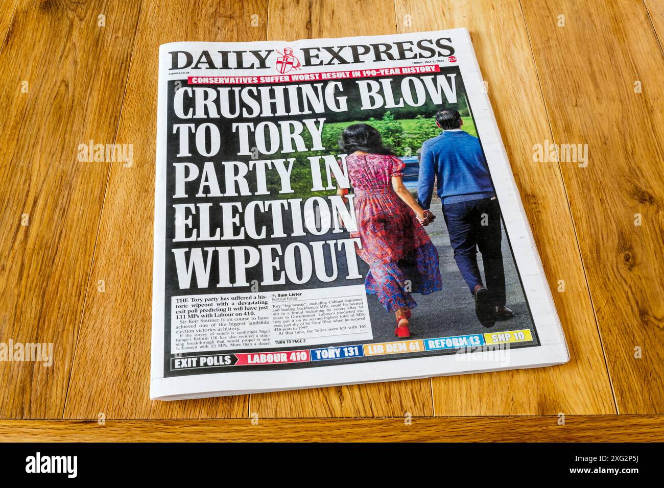 5. Juli 2024. Am Tag nach einem Sieg der Labour Party bei den Parlamentswahlen lautet die Schlagzeile des Daily Express in Election Wipeout: Erdrückender Schlag gegen die Tory-Partei. Stockfoto