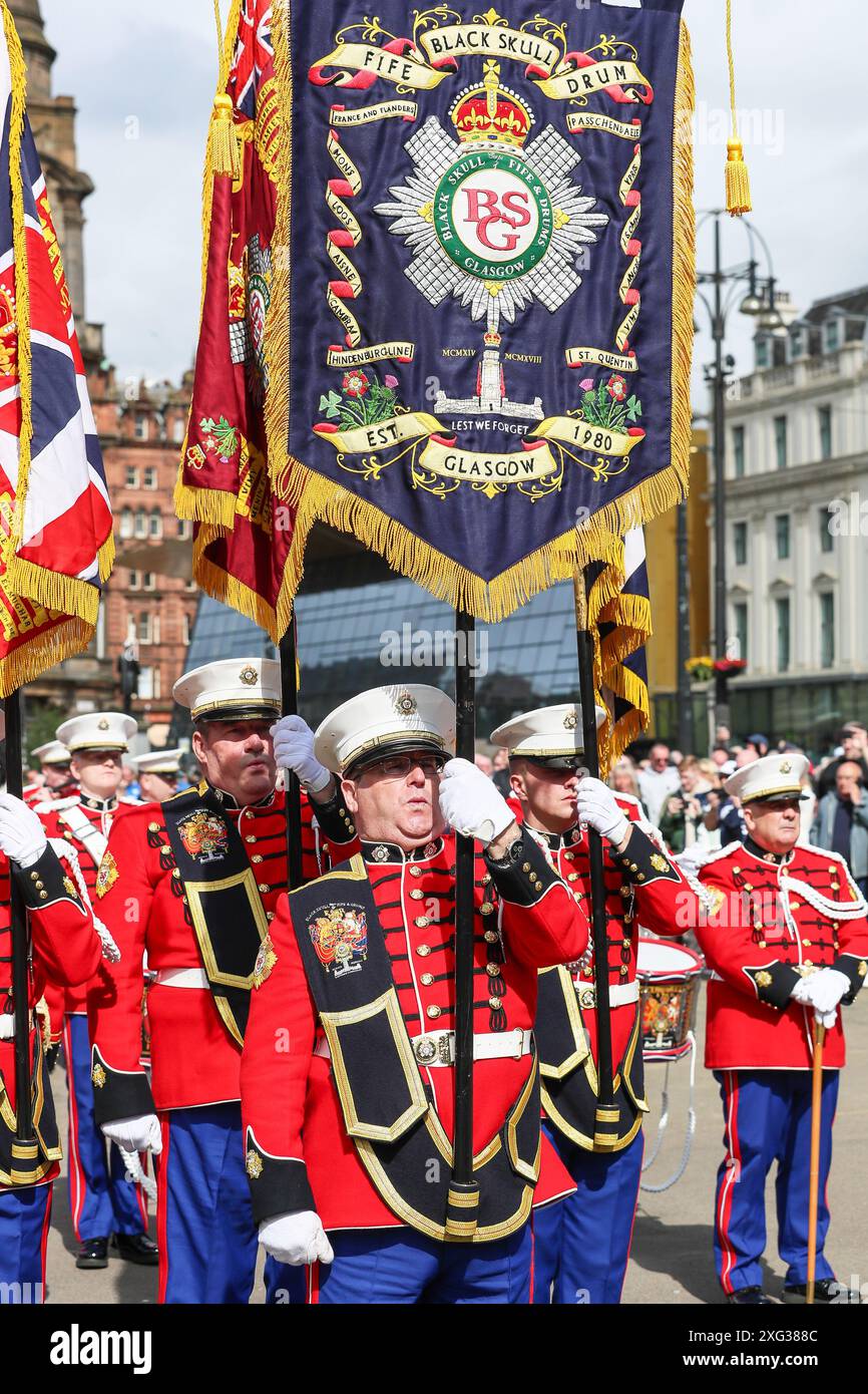 Glasgow, Großbritannien. Juli 2024. Die Grand Lodge of Scotland Orange Order, zusammen mit anderen Orange Orders, veranstaltete ihre jährliche Parade durch Glasgow, Schottland, um den 12. Juli zu feiern, wobei schätzungsweise 4000 Teilnehmer teilnahmen. Der Orangenorden ist die älteste und größte protestantische Bruderschaft in Schottland, deren Wurzeln bis ins 18. Jahrhundert in Ulster zurückreichen. Quelle: Findlay/Alamy Live News Stockfoto