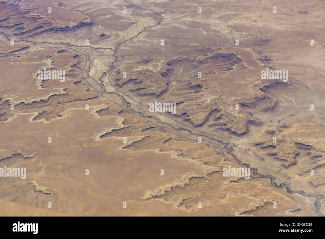 Ein Blick aus der Vogelperspektive auf das Wüstenland von New Mexico Stockfoto