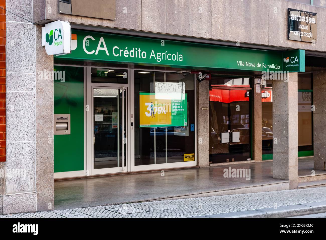 Vila Nova de Famalicao, Portugal: Bankagentur Credito Agricola mit Logo, Symbol oder. Die Credito Agricola ist eine Privatbank in Portugal Stockfoto