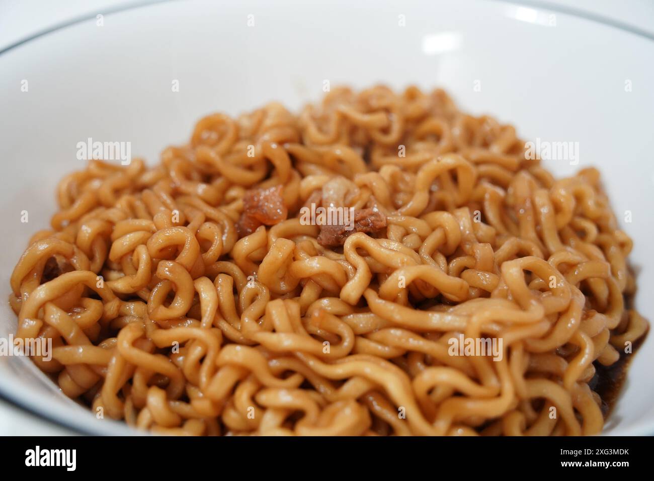 Ramen im koreanischen Stil. Ein repräsentatives K-Food, das im Film „Parasit“ zu sehen war Stockfoto