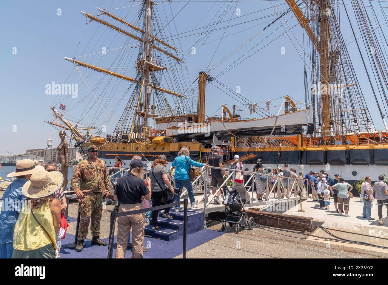 San Pedro, CA, USA – 5. Juli 2024: Die Amerigo Vespucci, ein Ausbildungsschiff der italienischen Marine, legt im Hafen von LA in San Pedro an. Stockfoto