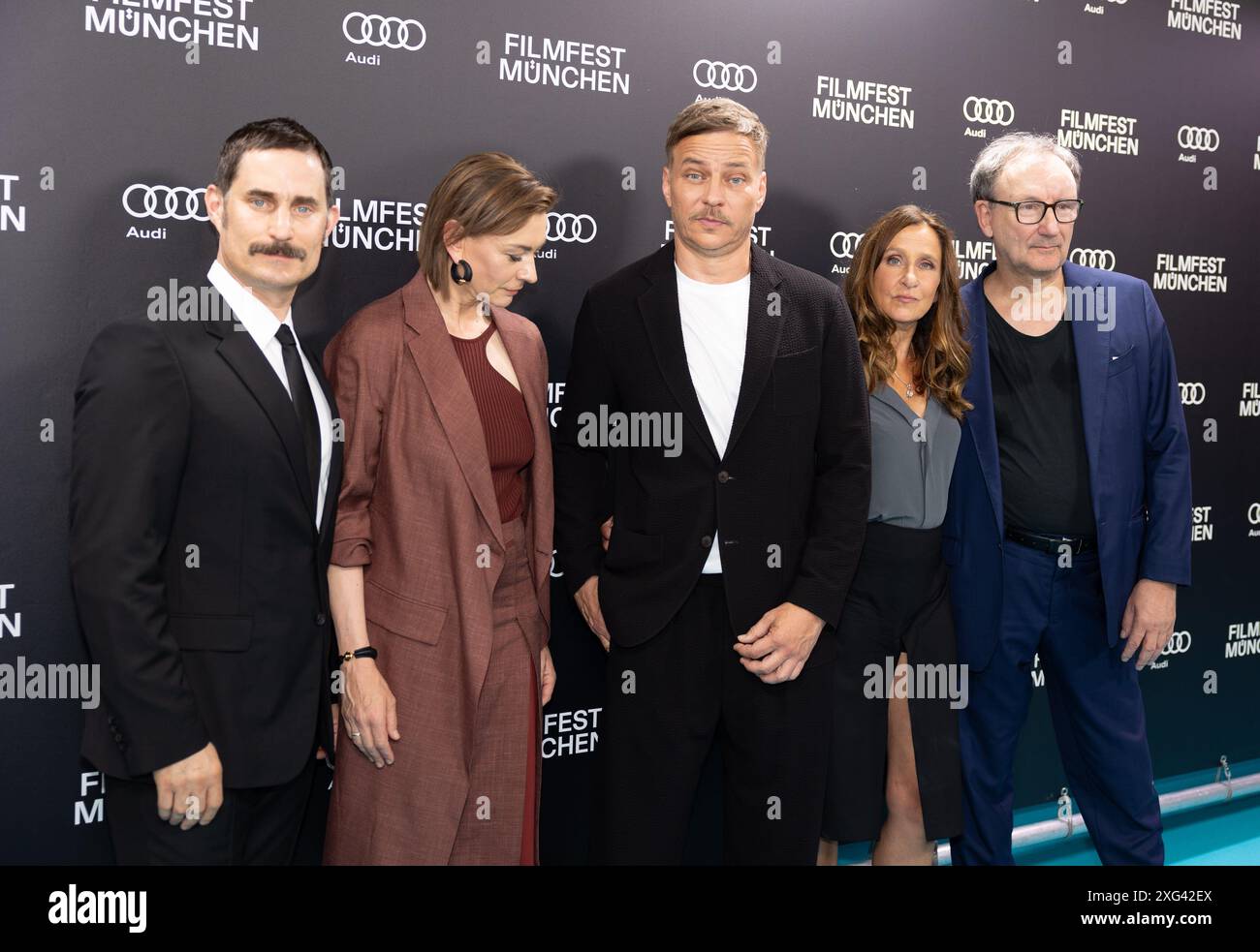 München, Deutschland. Juli 2024. Clemens Schick, Thomas Tom Wlaschiha, Barbara Philipp, Christiane Paul, Rainer Bock bei der Premiere von die Ermittlung während der Münchner Filmfestspiele am 5. Juli 2024 in München. (Foto: Alexander Pohl/SIPA USA) Credit: SIPA USA/Alamy Live News Stockfoto