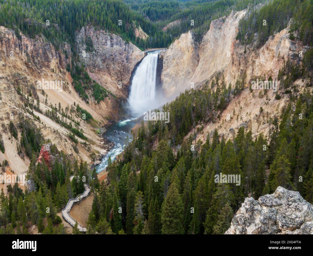 Der Yellowstone-Nationalpark in Montana und Wyoming bietet atemberaubende Ausblicke und eine unglaubliche Tierwelt im gesamten Park Stockfoto