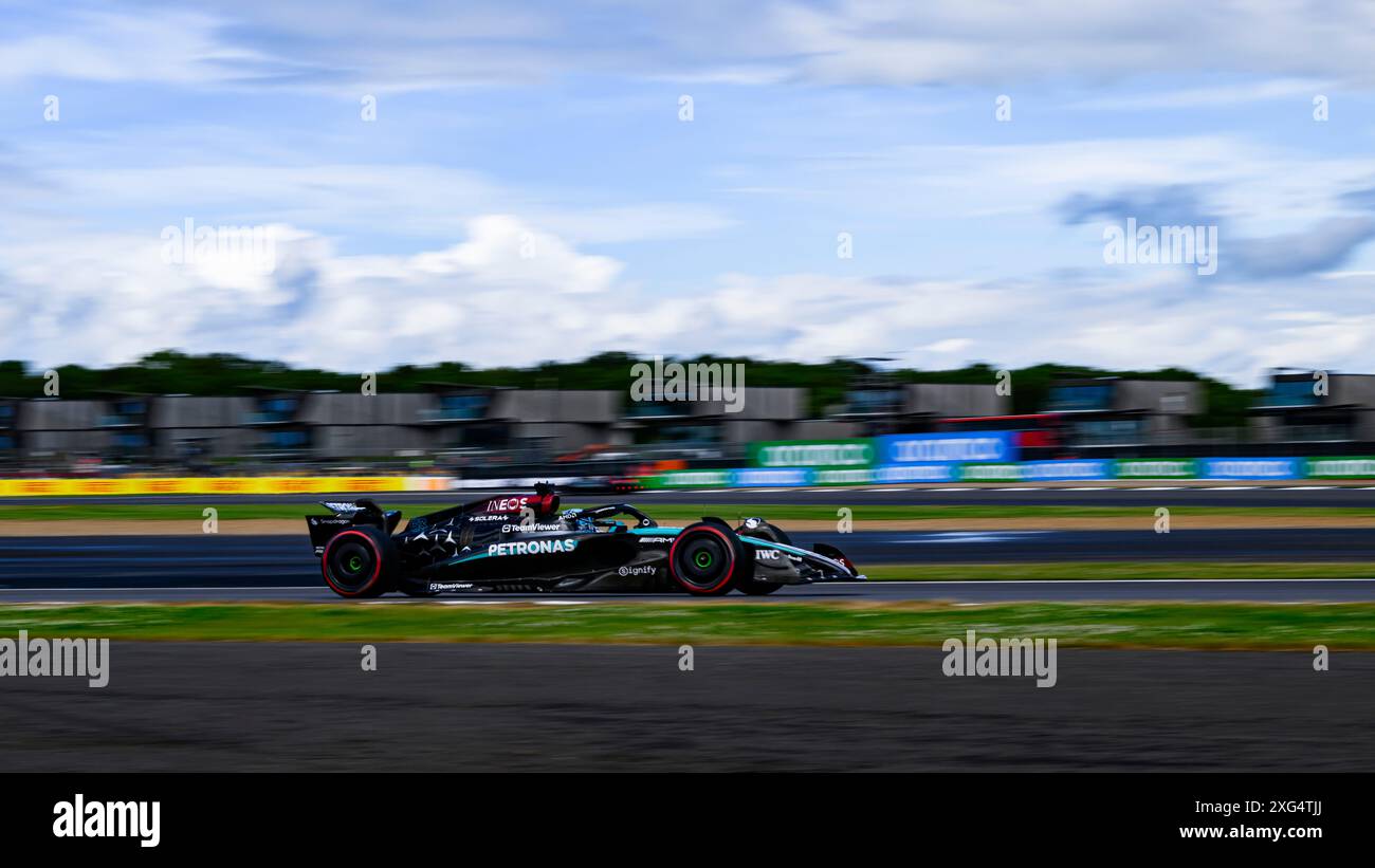 NORTHAMPTONSHIRE, VEREINIGTES KÖNIGREICH. Juli 24. George Russell (Großbritannien) von Mercedes-AMG PETRONAS F1 Team Action im heutigen Qualifying-Session während des Grand Prix 2024 von Qatar Airways von British auf dem Silverstone Circuit am Samstag, den 06. Juli 2024 in NORTHAMPTONSHIRE, ENGLAND. Quelle: Taka G Wu/Alamy Live News Stockfoto