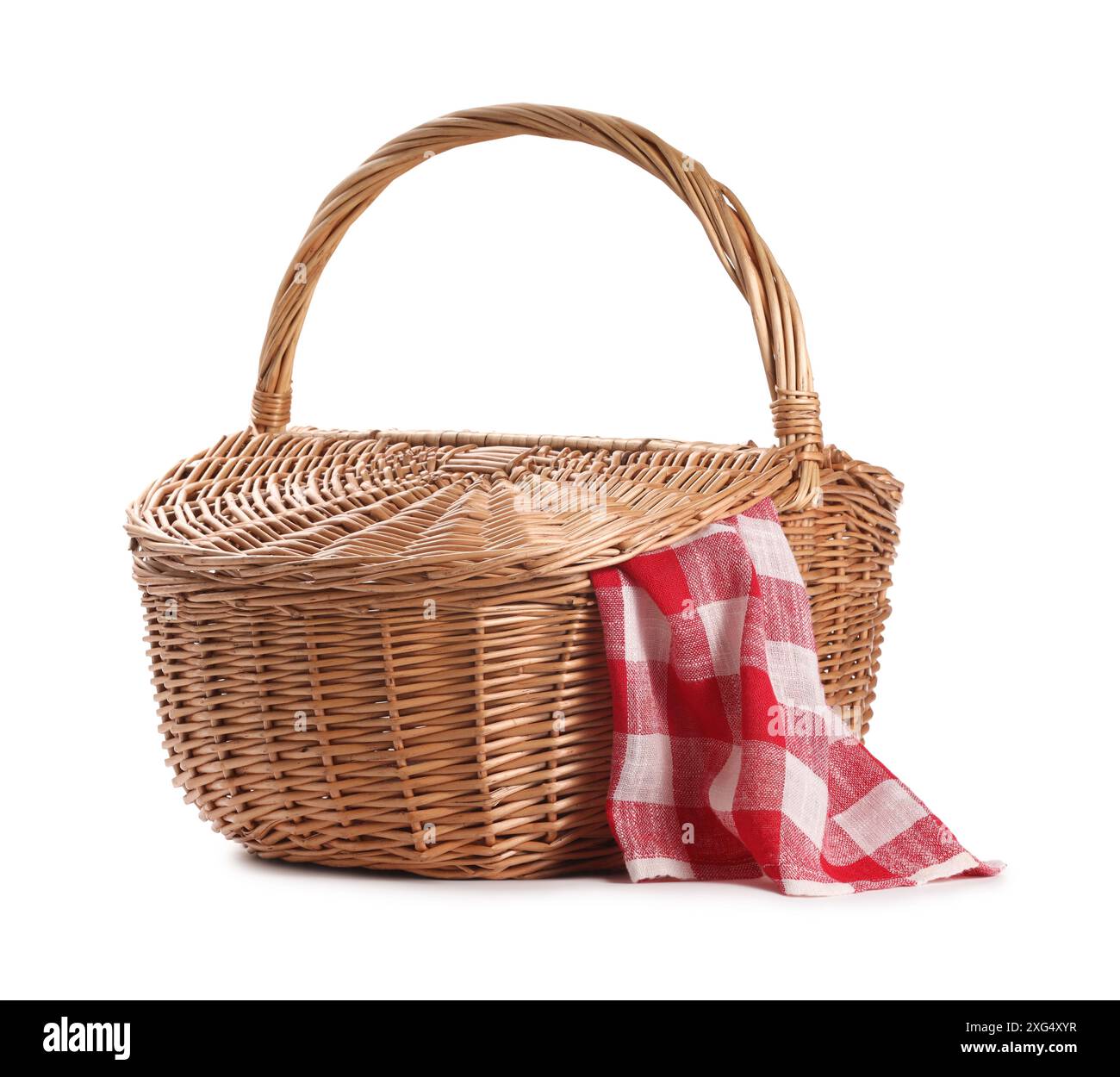 Ein Picknick-Korb isoliert auf weiß Stockfoto