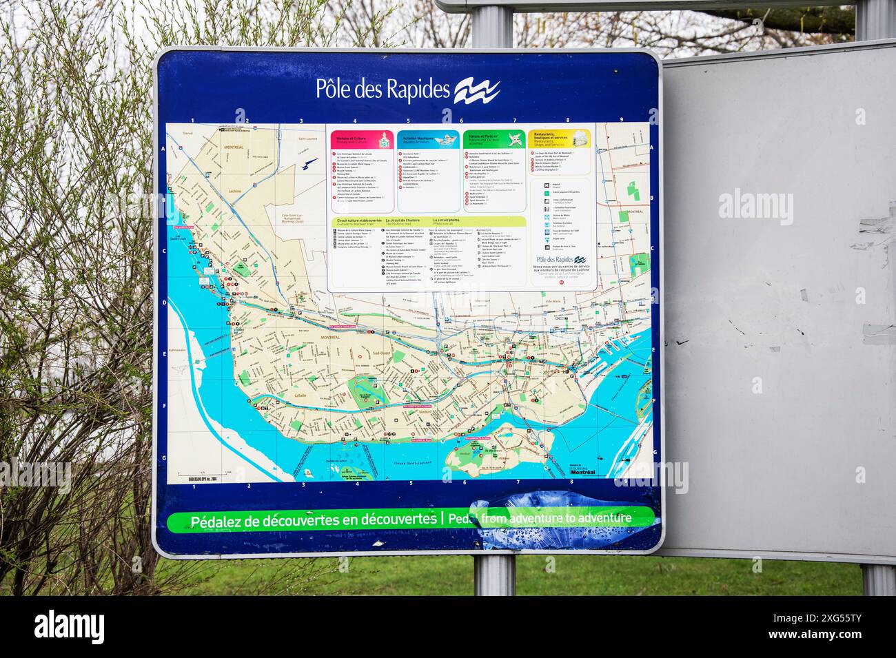Schilder mit Informationen über Einrichtungen und Dienstleistungen in und um den Rapids Park in LaSalle, Montreal, Quebec, Kanada Stockfoto