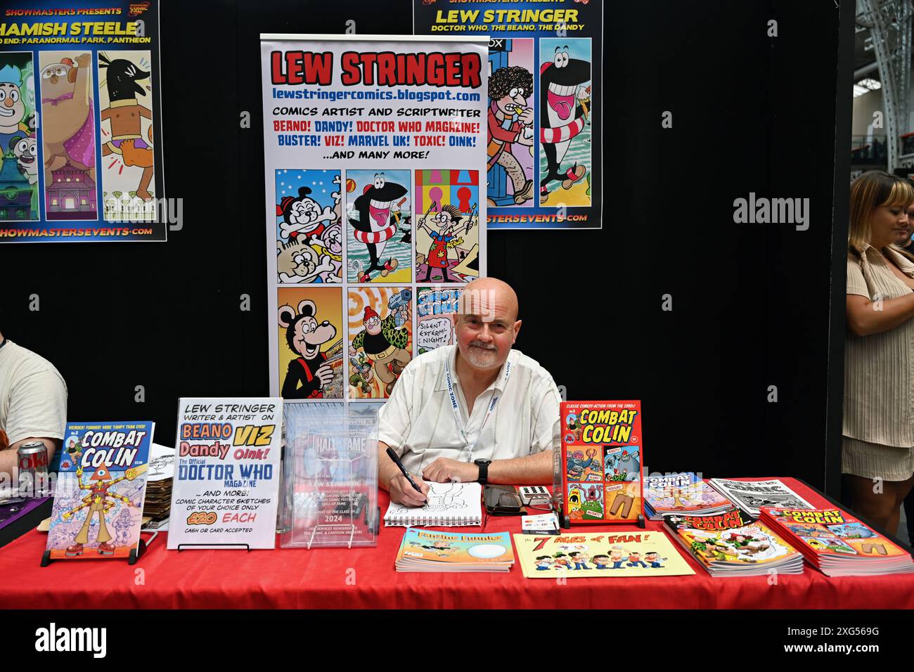 LONDON, GROSSBRITANNIEN. Juli 2024. Die Comic-Autoren Lew Stringer waren persönlich auf der London Film and Comic Con bei Olympia London in Großbritannien. Quelle: Siehe Li/Picture Capital/Alamy Live News Stockfoto