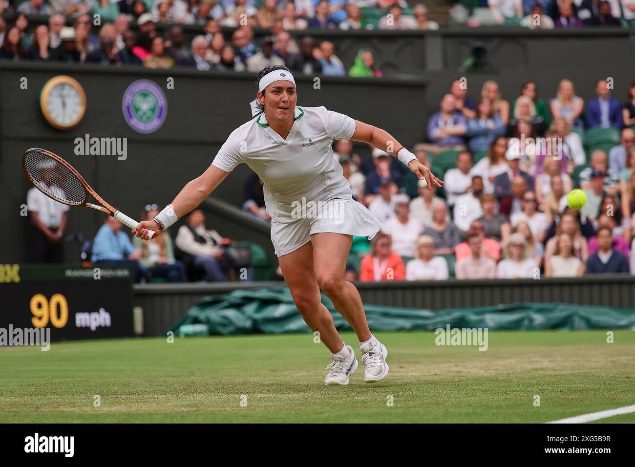 London, London, Großbritannien. Juli 2024. Ons Jabeur (tun) kehrt während der Meisterschaft Wimbledon (Credit Image: © Mathias Schulz/ZUMA Press Wire) NUR ZUR REDAKTIONELLEN VERWENDUNG zurück! Nicht für kommerzielle ZWECKE! Stockfoto