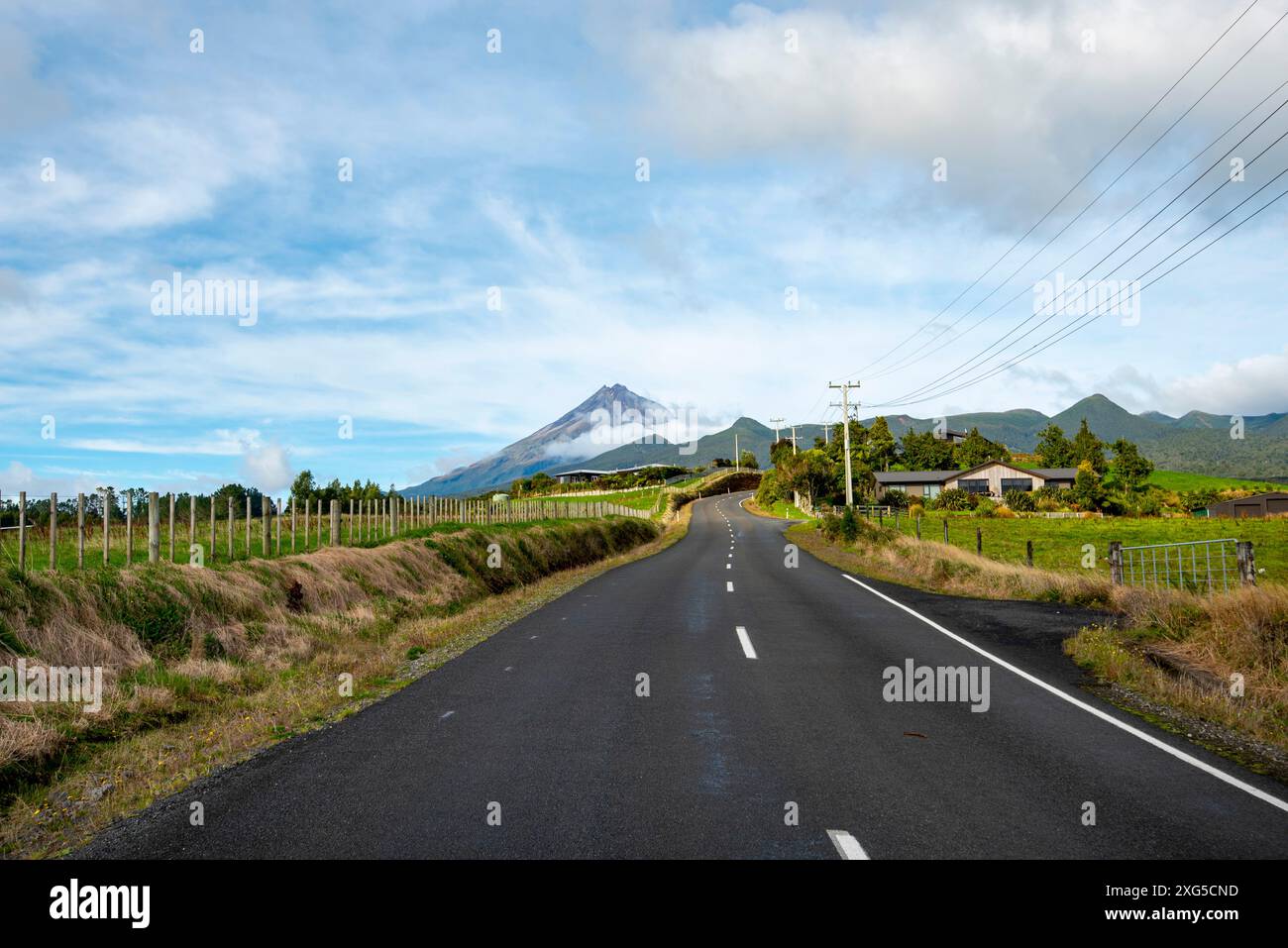 Mangorei Road zum Egmont Nationalpark - Neuseeland Stockfoto