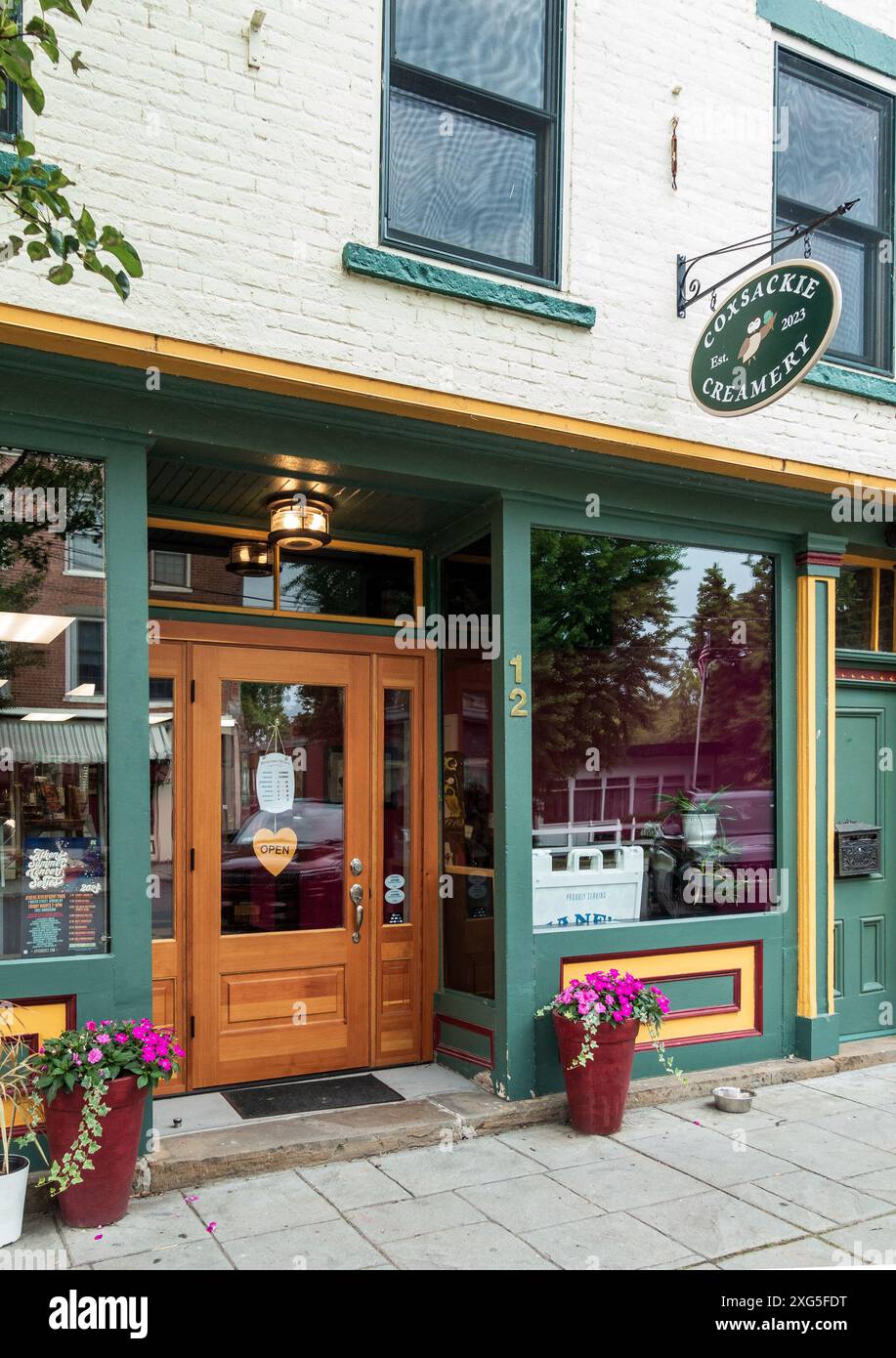 Coxsackie, NY - USA - 5. Juli 2024 Blick auf die Coxsackie Creamery, im Herzen Reed Street Historic District, einem nationalen historischen Viertel Stockfoto