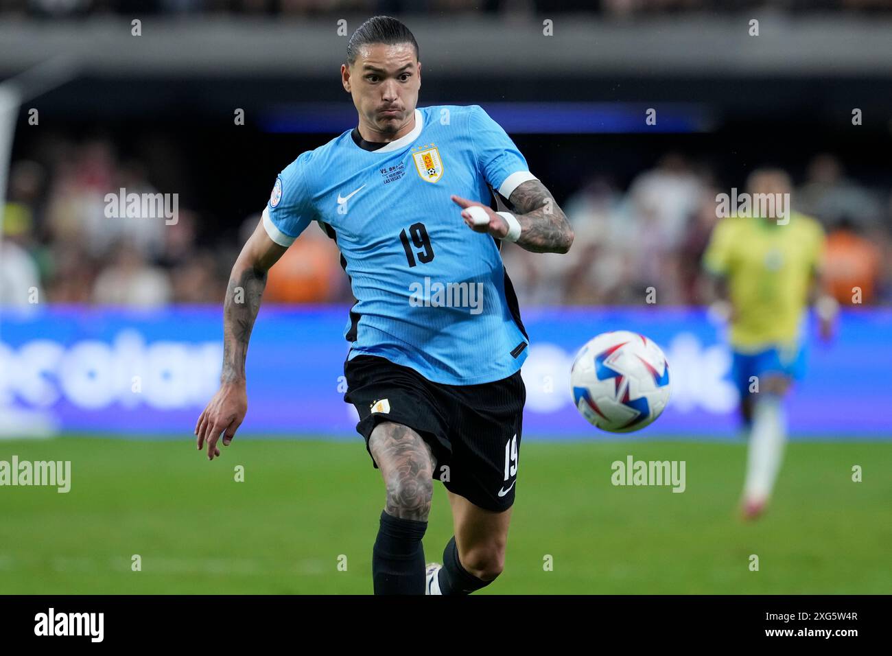 Uruguay's Darwin Nunez runs for the ball during a Copa America quarterfinal soccer match against Brazil in Las Vegas, Saturday, July 6, 2024. (AP Photo/Godofredo A. Vásquez) Stockfoto