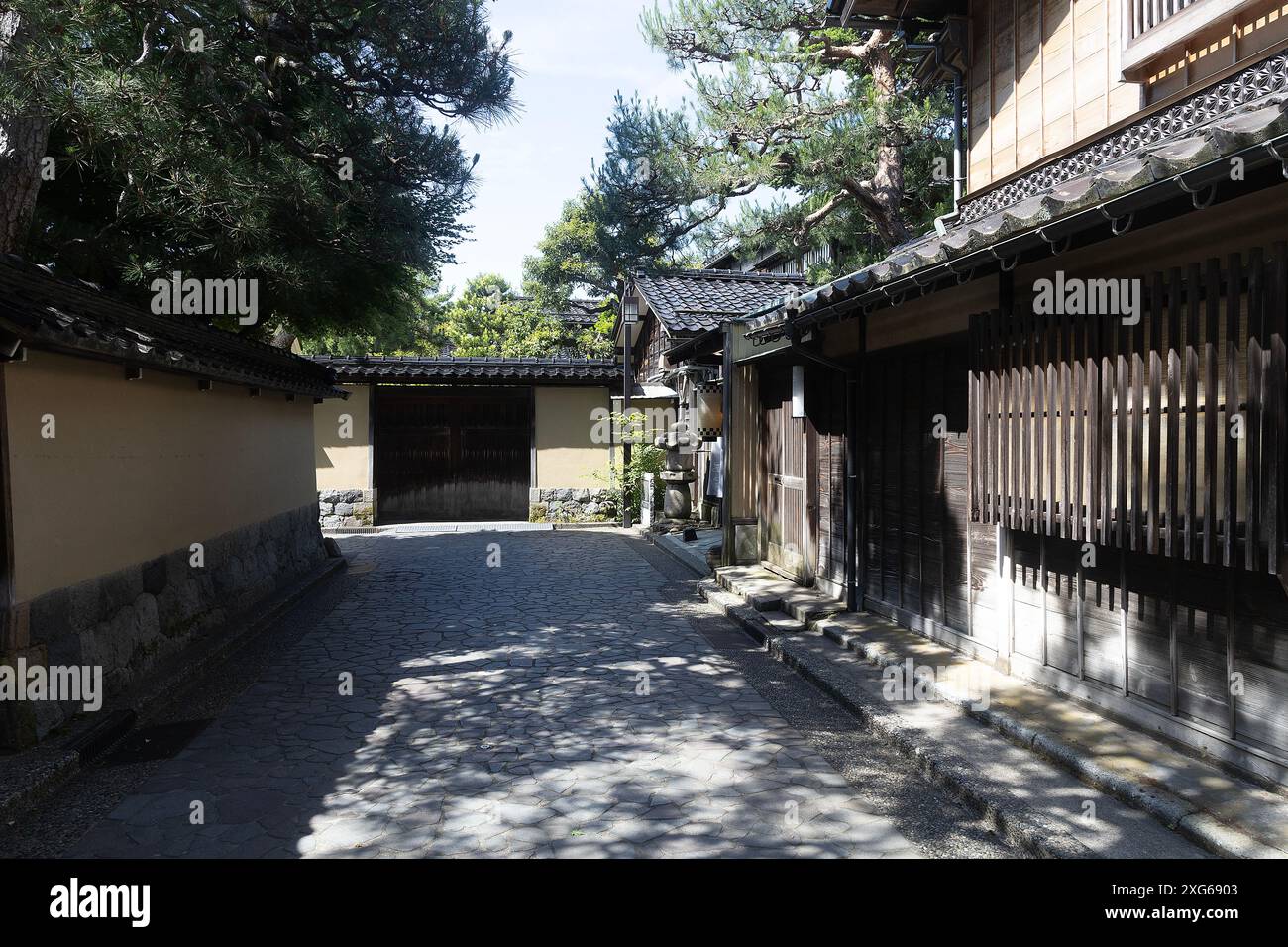 Nagamachi (長町) war ein Samurai-Bezirk am Fuße der ehemaligen Burg Kanazawa, wo Samurai und ihre Familien lebten. Stockfoto