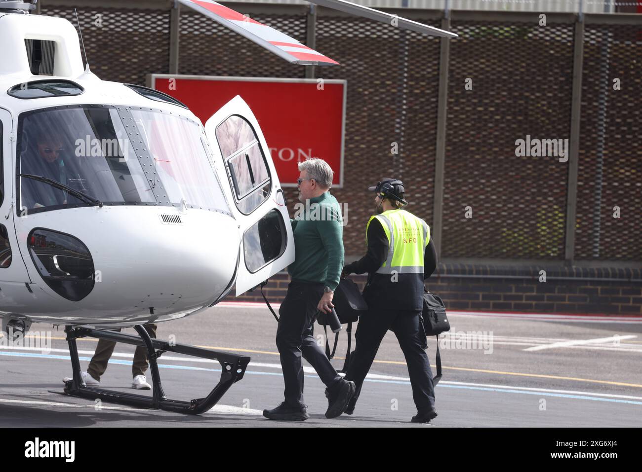 London 7. Juli 2024 Tom Cruise und Christopher MacQuarrie (Director Mission Impossible ) fliegen von London aus, um sich die Formel 1 British Grand Prix Credit: Anfisa Polyushkevych/Alamy Live News anzuschauen Stockfoto