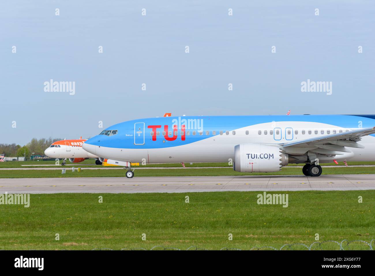 TUI Airways Boeing 737 am Flughafen Manchester Stockfoto
