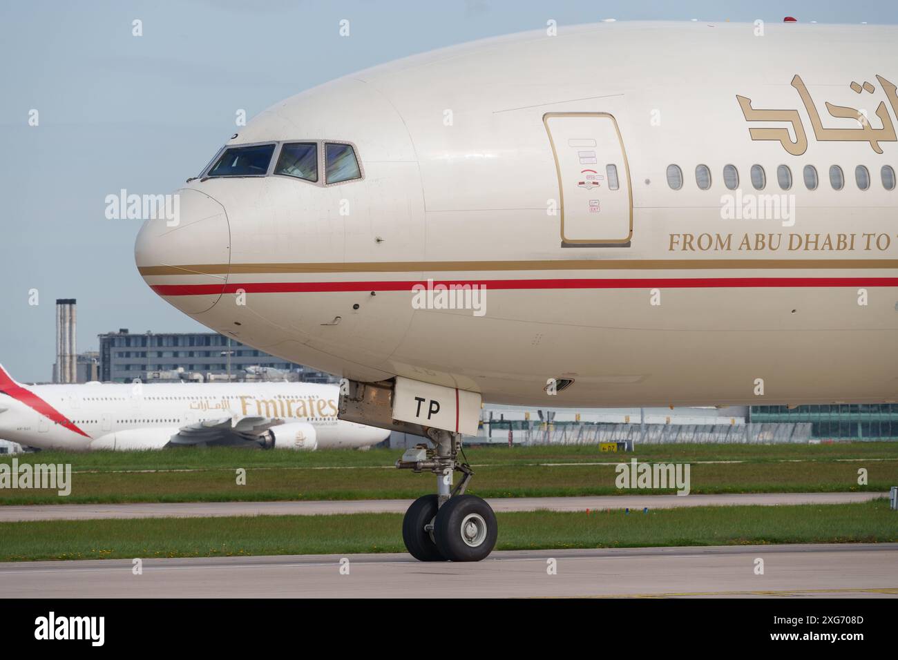 Boeing 787 Dreamliner, betrieben von Etihad, bereitet sich auf den Start ab Abu Dhabi vom Flughafen Manchester vor Stockfoto