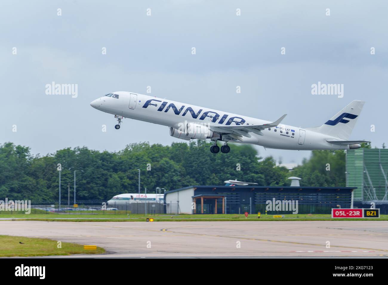 Finnair Embraer E190 ab Flughafen Manchester International Stockfoto