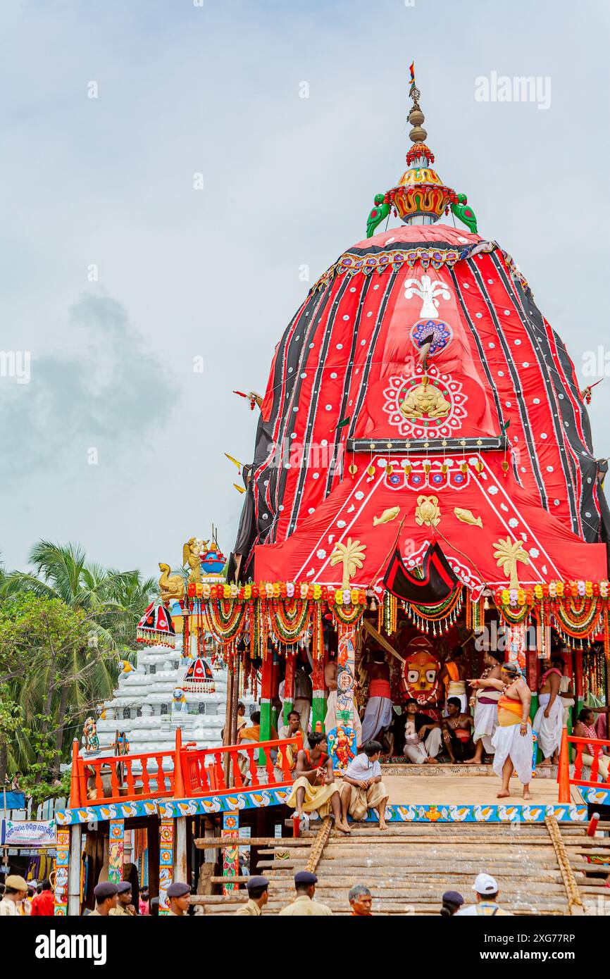 07 24 2007 der Wagen der Göttin Subhadra der kleinste der Wagenbaldachin in der Farbe Schwarz und Rot in Jagannath Rath Yatra puri Orissa INDIEN Asien Stockfoto