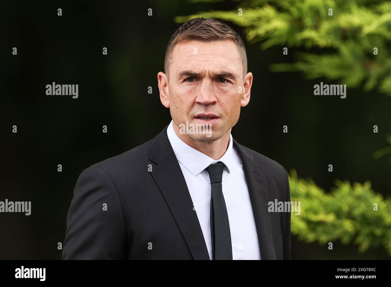 Kevin Sinfield kommt während der Beerdigung von Rob CBE Burrow im Pontefract Crematorium, Pontefract, Großbritannien, 7. Juli 2024 (Foto: Mark Cosgrove/News Images) Stockfoto