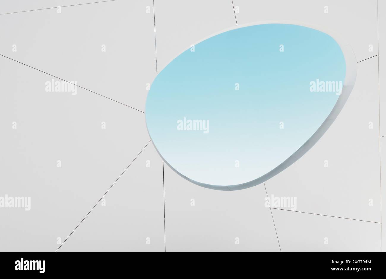 Minimalistische Wand mit weißem Hintergrund Stockfoto